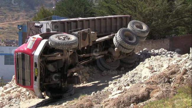 Vuelco de camión dejó dos heridos en Atiquipa