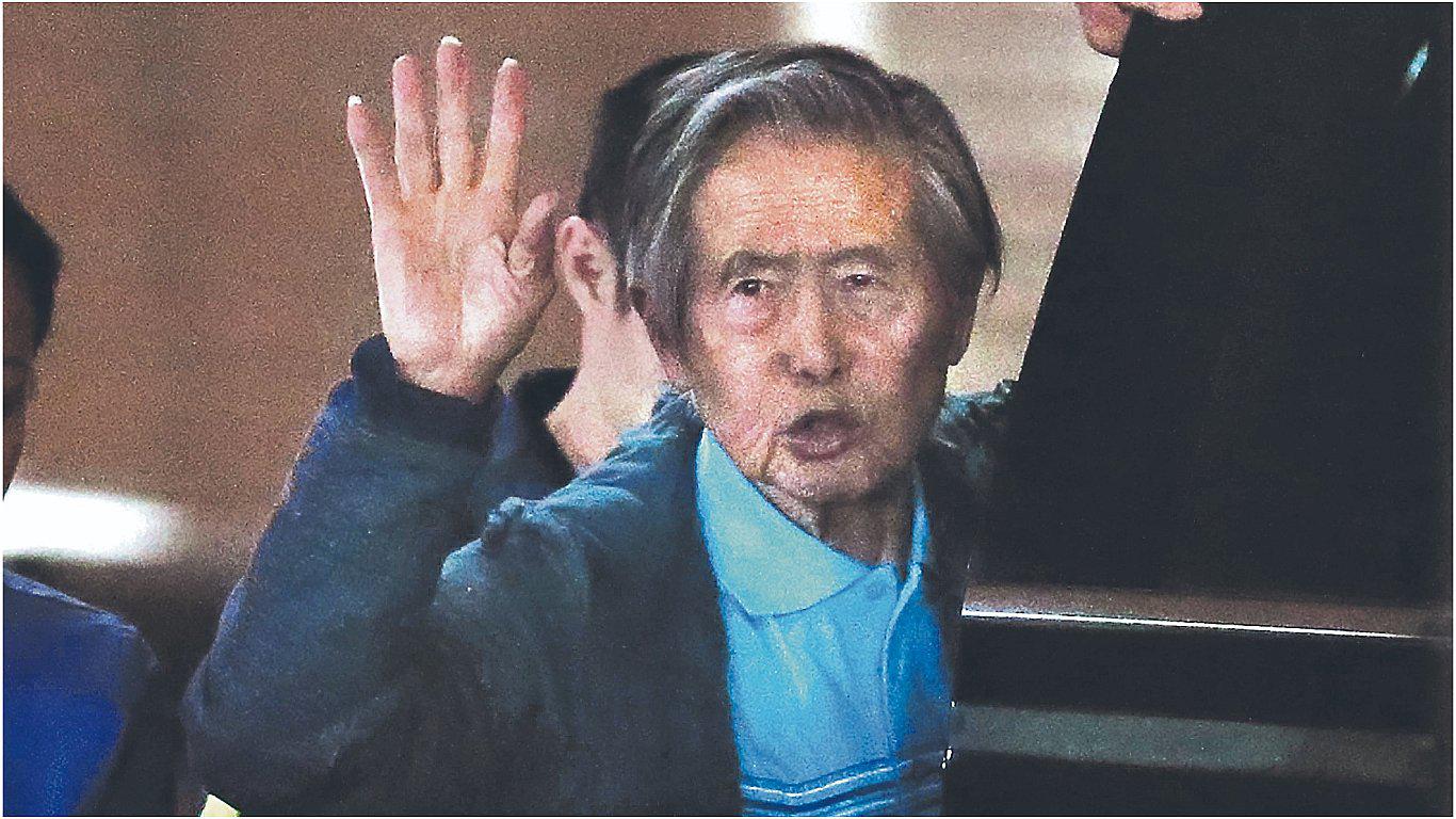 Alberto Fujimori pasó tres días en clínica sin visitas de sus hijos Keiko y Kenji
