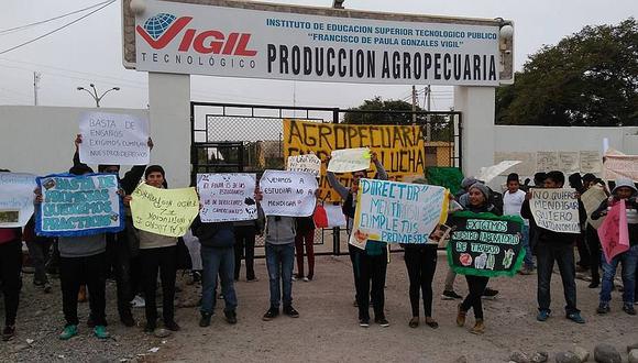​Estudiantes de IST Vigil con plantón piden Fundo en Calana