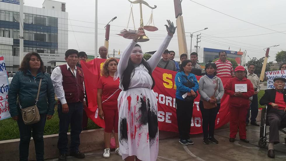 Chimbote: Lavan banderas frente a Poder Judicial (VIDEO) 