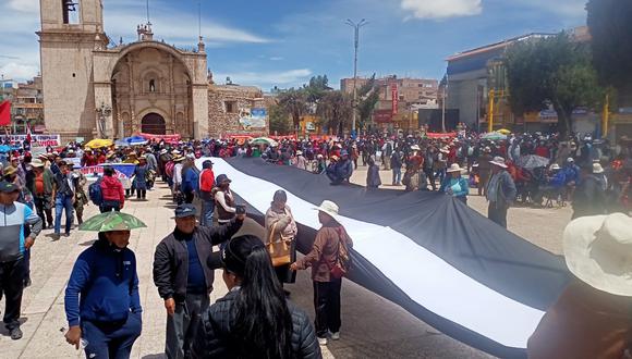 Población Juliaqueña pide justicia para fallecidos. Puno. Foto/Difusión.