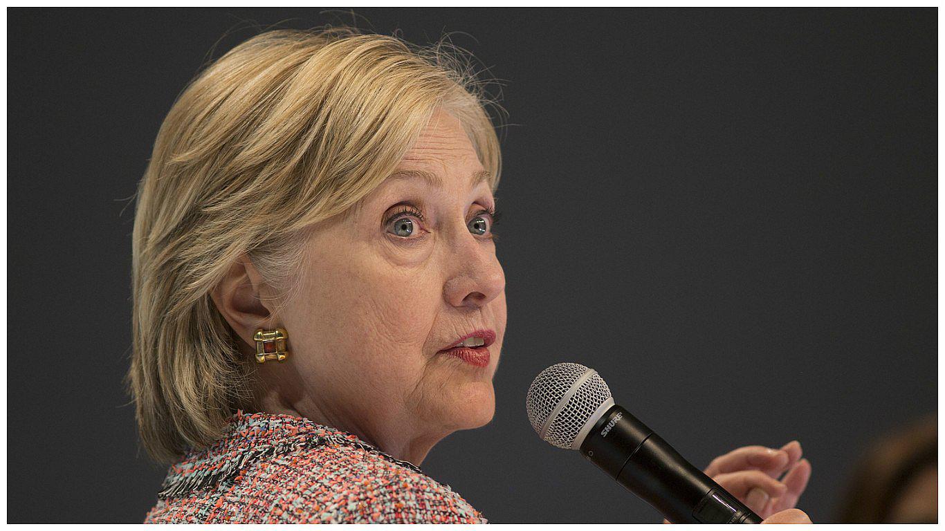 ​WikiLeaks dice tener más de mil correos de Hillary Clinton y publica algunos