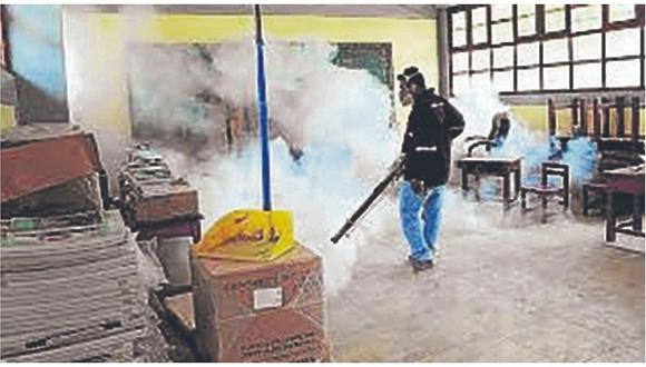 Fumigan viviendas y escuelas en Lobitos
