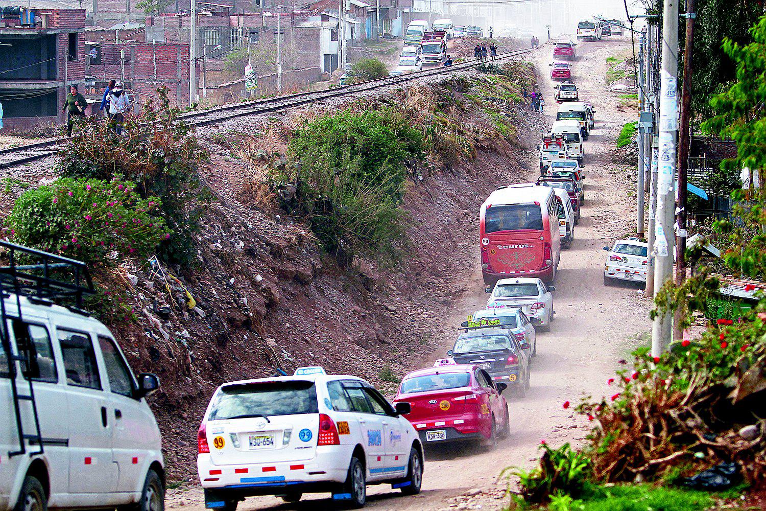 12 días de calvario por cierre de  avenida Mariscal Castilla 