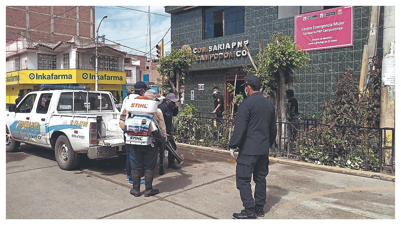 Desinfectan comisarías por prevención de contagio a policías