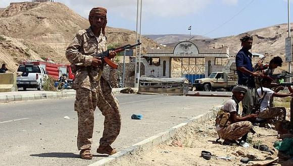 Yemen: atentado terrorista contra un cuartel deja al menos 9 muertos