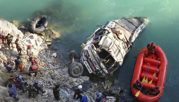 Accidente de autobús en Nepal deja 47 muertos