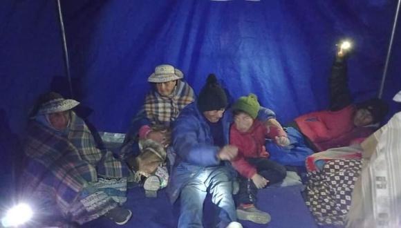 Población duerme en carpas a la espera de ayuda del Gobierno central. (Foto: Difusión)