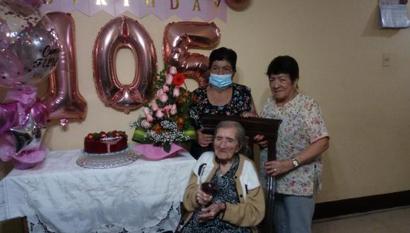Chiclayo: Abuelita cajamarquina cumplió 105 años de vida a lado de sus seres queridos