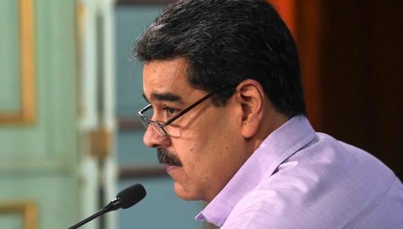 El presidente de Venezuela, Nicolás Maduro, durante un mensaje televisado, en el Palacio Presidencial de Miraflores en Caracas. En Estados Unidos lo acusan de traficar toneladas de droga junto a un exdiputado venezolano. (Foto: AFP/PRESIDENCIA VENEZOLANA/MARCELO GARCIA)