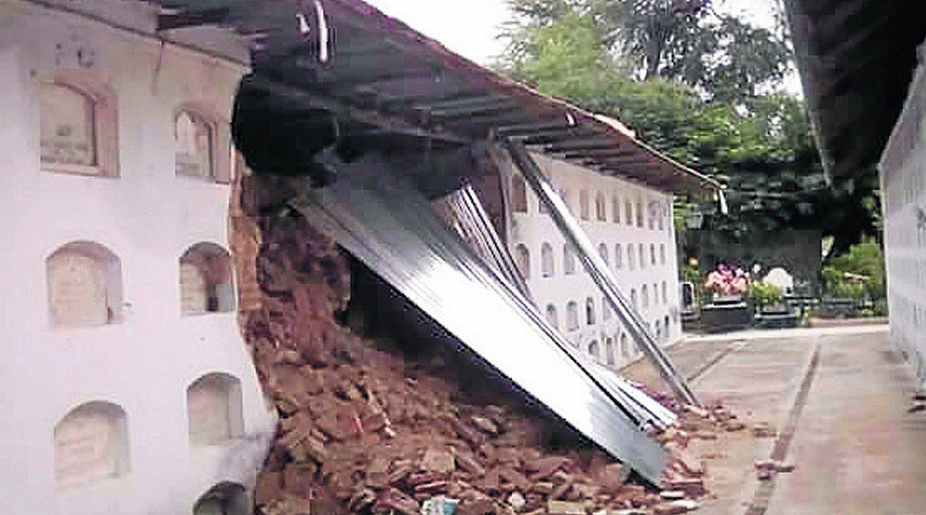 Piura: Cementerio San Teodoro se desploma