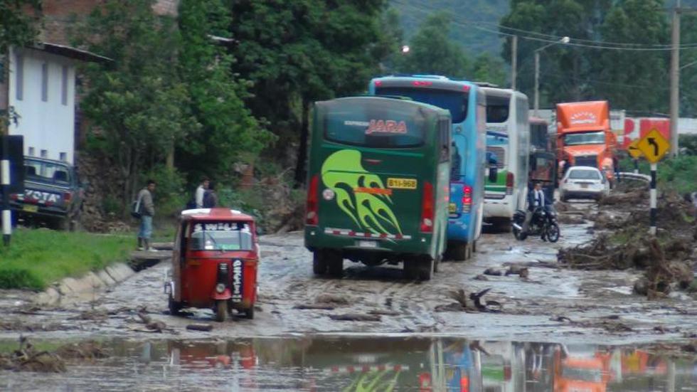 Huaicos en Ambo interrumpen tránsito vehicular en la Carretera Central