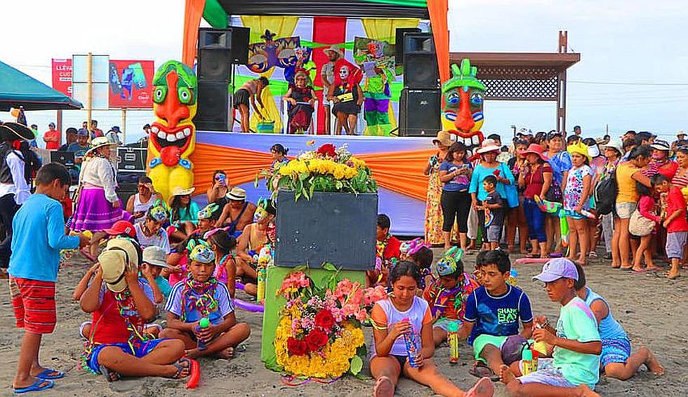 Punteños celebran en la playa el "Entierro del Carnaval" (FOTOS)