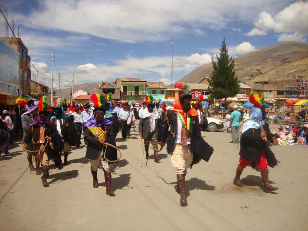 Santiago León de Chongos celebra a santo patrón (FOTOS)