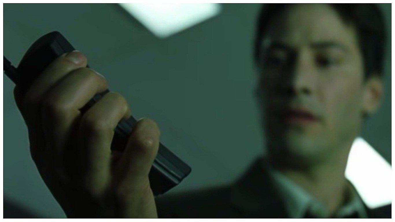 Se relanza el popular modelo de celular Nokia 8110 de la película Matrix (FOTOS)
