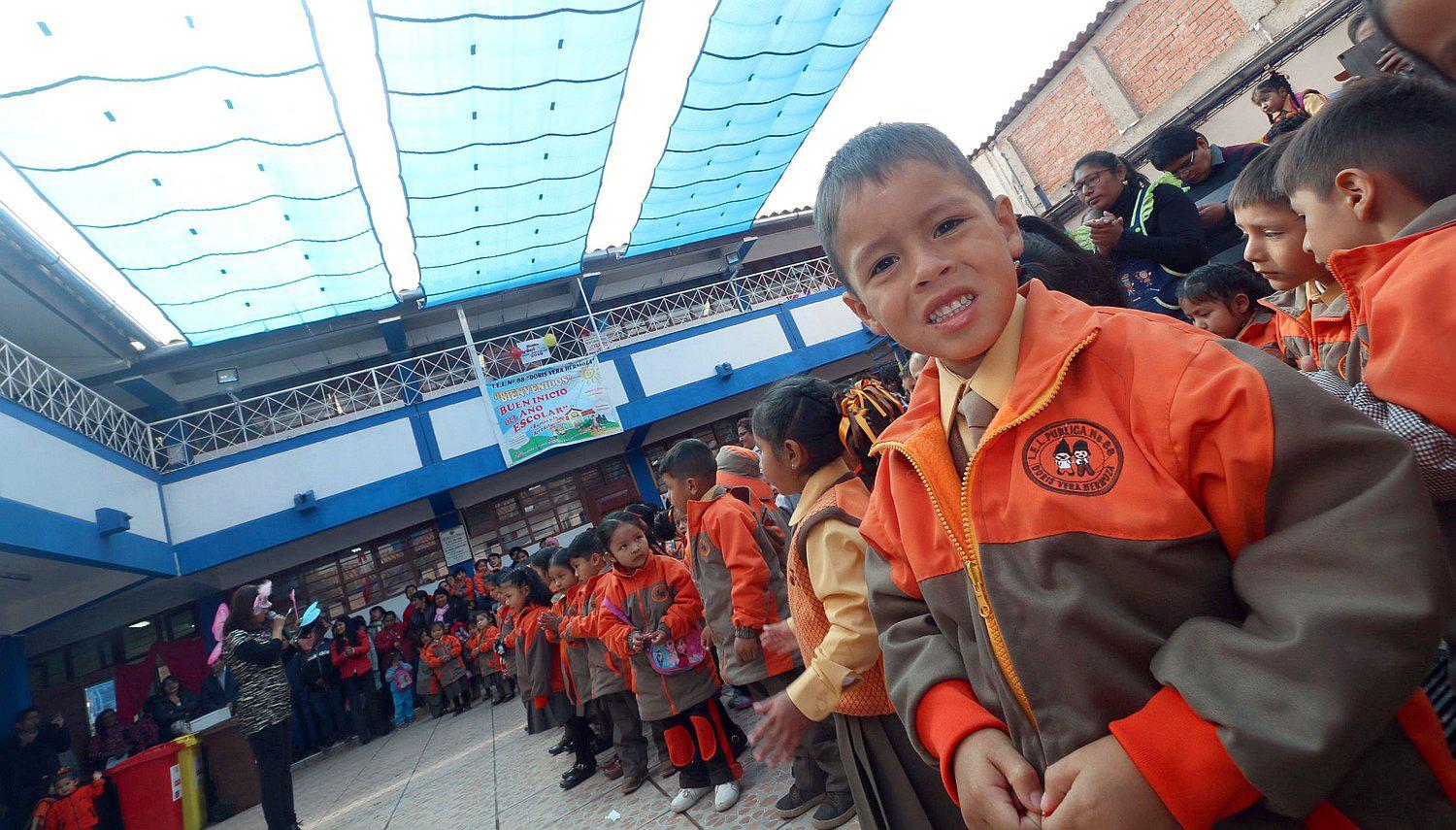 Año Escolar 2018 inicia en Cusco con la entrega de sistemas de protección solar para estudiantes (FOTOS) 