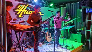 Jóvenes se aferran a la música en Huancavelica