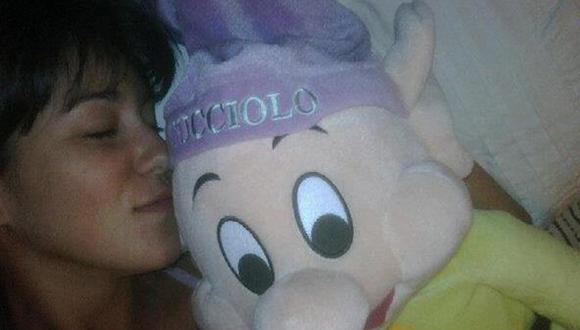 Tilsa duerme con peluche italiano ESPECTACULOS CORREO