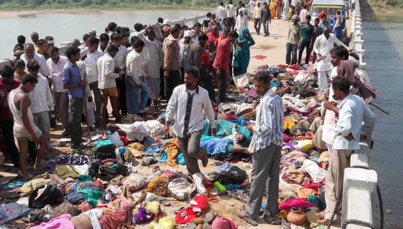 India: Una estampida durante peregrinación hindú causa 27 muertos 