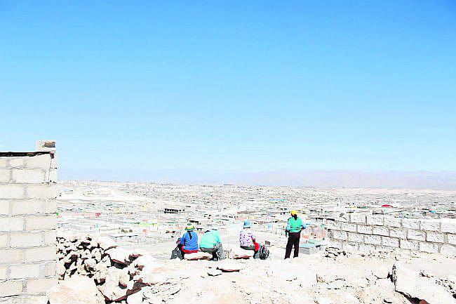 Arequipa: Alcalde Zegarra firmó resolución para lotizar áreas verdes