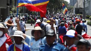 Manifestantes marchan por el centro financiero de San Isidro exigiendo la renuncia de Dina Boluarte (VIDEO)