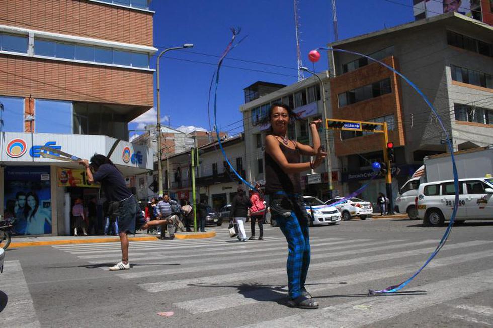 Deisy y Martín, artistas de semáforos (FOTOS) 