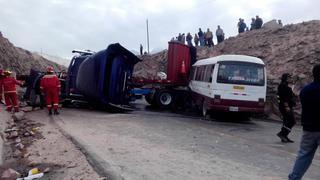 Bolivianos terminan heridos en accidente vehicular