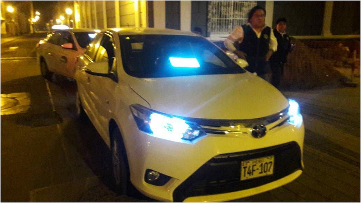 Serenos recuperan taxi que había sido robado por tres delincuentes 