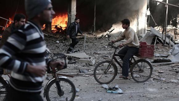 Siria: Al menos 56 muertos por bombardeos en las afueras de Damasco