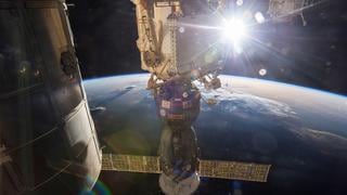 Nave espacial se acopla a Estación Espacial Internacional y cambia levemente su órbita