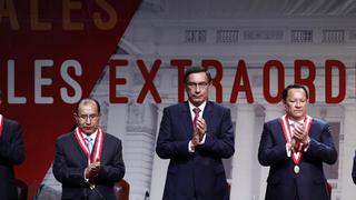 Critican presencia de presidente Martín Vizcarra en entrega de credenciales a congresistas