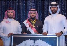 Empresario árabe entregó camiseta de Alianza Lima al príncipe de Bahréin