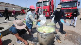 Camioneros en paro indefinido hacen olla común para alimentar a 400 personas