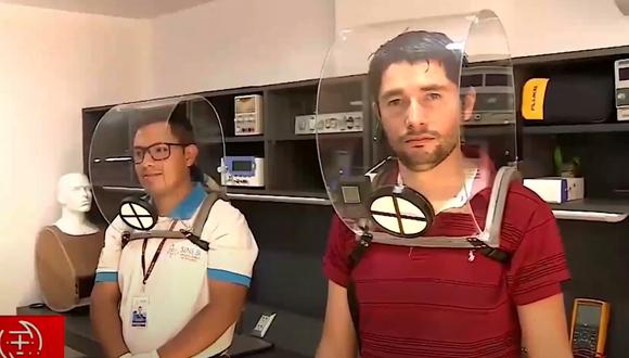Jóvenes biomédicos inventan cascos para prevenir contagios COVID-19 (VIDEO)
