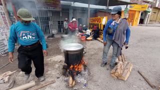 Preparan olla común en la carretera de Arequipa, durante protesta