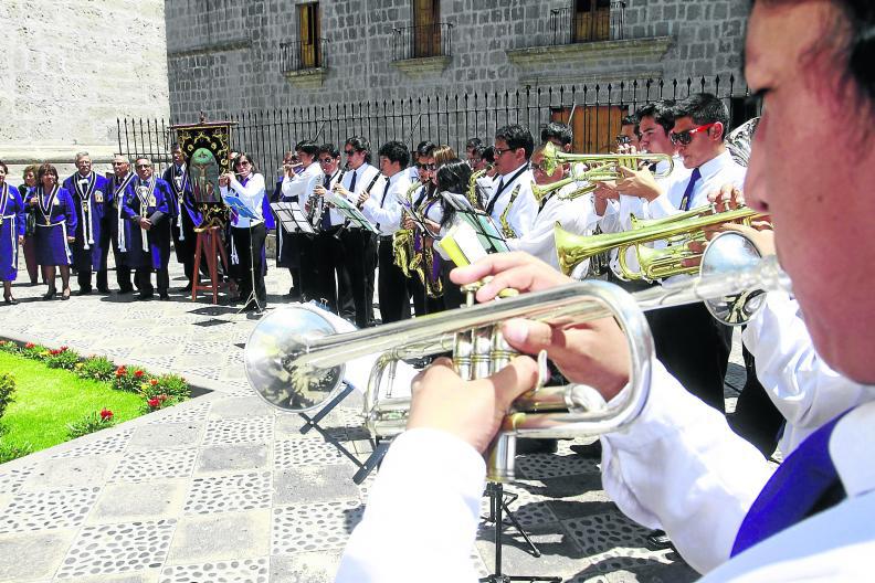 Presentan banda de música para el Señor de los Milagros