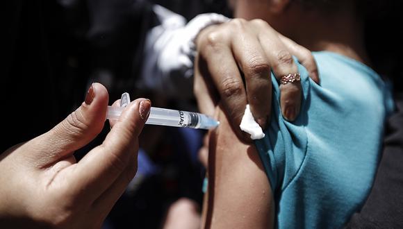 Se retoma ensayo clínico de la vacuna de AstraZeneca y Oxford contra el coronavirus en EE.UU. (Foto: Mohammed HUWAIS / AFP)