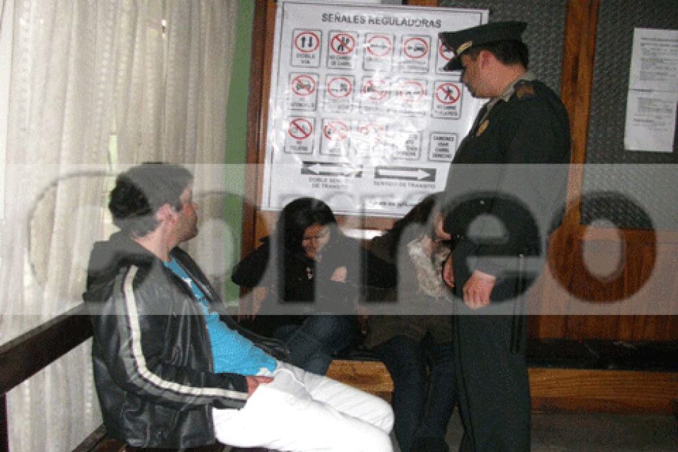Chilenos orinan en Arco Parabólico de Tacna