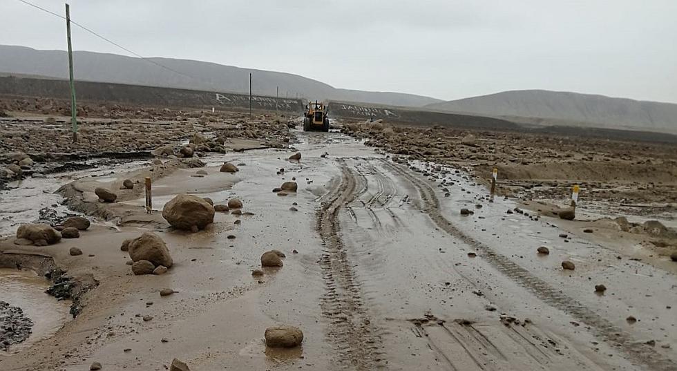 Huaicos y lluvias arrasan con puente, vías de comunicación y casas en distritos de Ilabaya y Estique