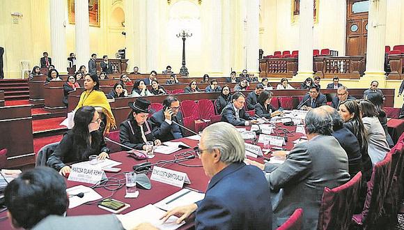 Comisión de Constitución inició el debate de alternancia y paridad de género