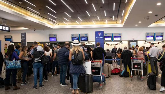 Argentina: viajeros ya no deben hacer cuarentena obligatoria para ingresar al país. (Foto: AFP).