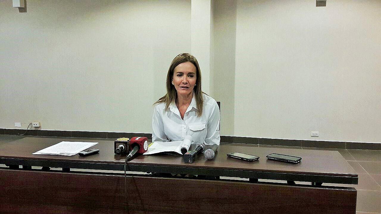 Ministra de Educación pide a la DREP descontar el sueldo a los huelguistas