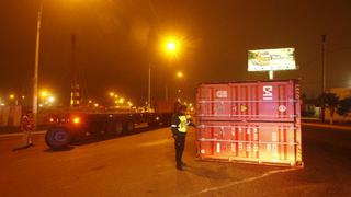 Volcadura de container casi provoca tragedia en el Callao