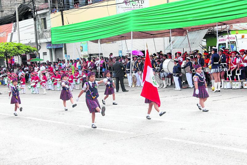 Tingo María: escolares rinden homenaje a la ciudad de la bella durmiente