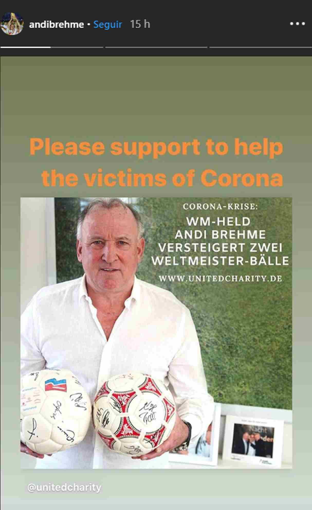 Andreas Brehme muestra los balones que subastará. (Foto: Instagram)