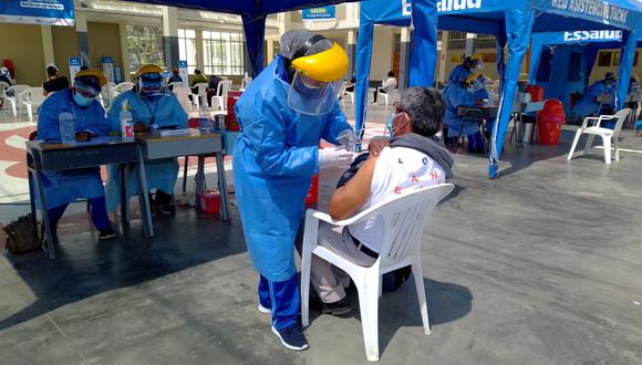 En Tacna se aplicaron los dispositivos biológicos de Pfizer y Sinopharm. (Foto: Correo)