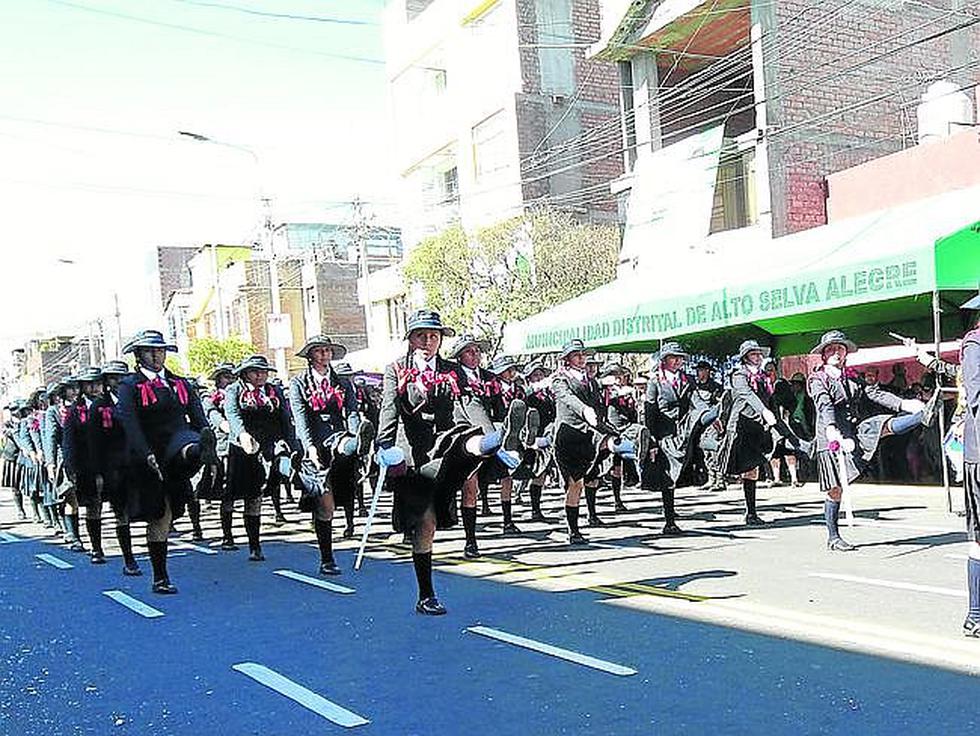UGEL Sur celebró 27 años  con desfile de 37 delegaciones