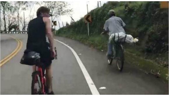 ​Facebook: campesino en bicicleta deja en ridículo a triatletas europeos en subida (VIDEO)