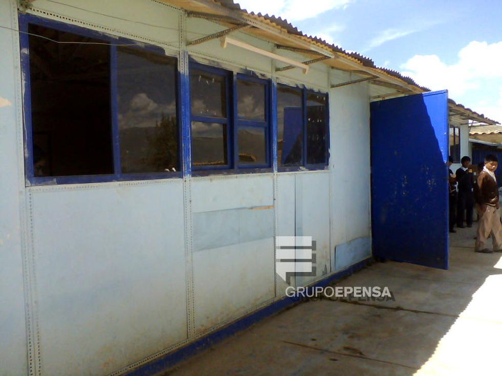 250 alumnos estudian en aulas de triplay (FOTOS)