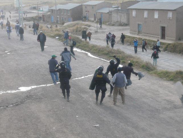 Cuarenta policías heridos en  Espinar